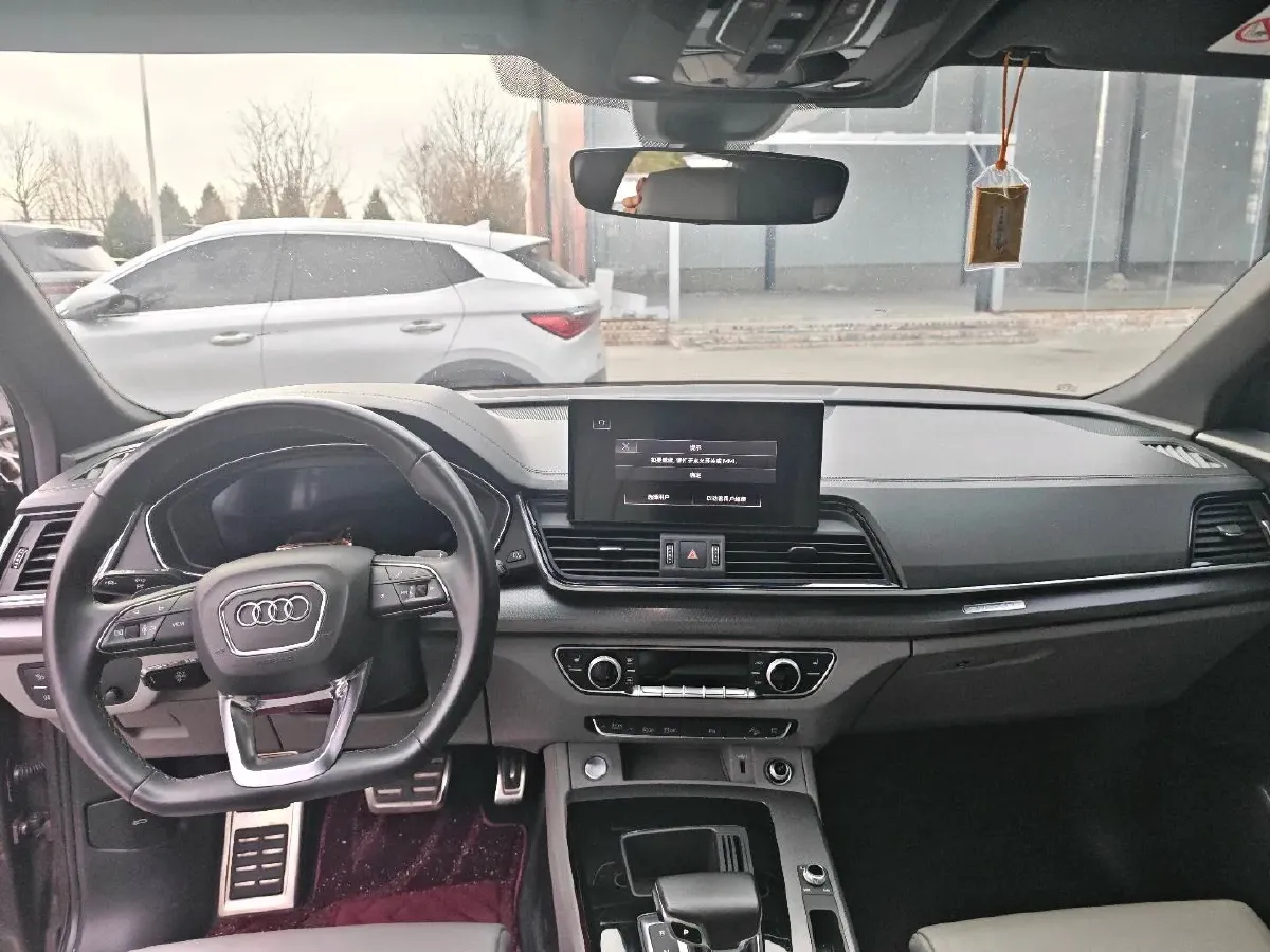 2023 Audi Q5L 2.0T 190HP L4 7DCT,autocango,china used car exporter,china ev exporter,chinese used car exporter,chinese used ev exporter