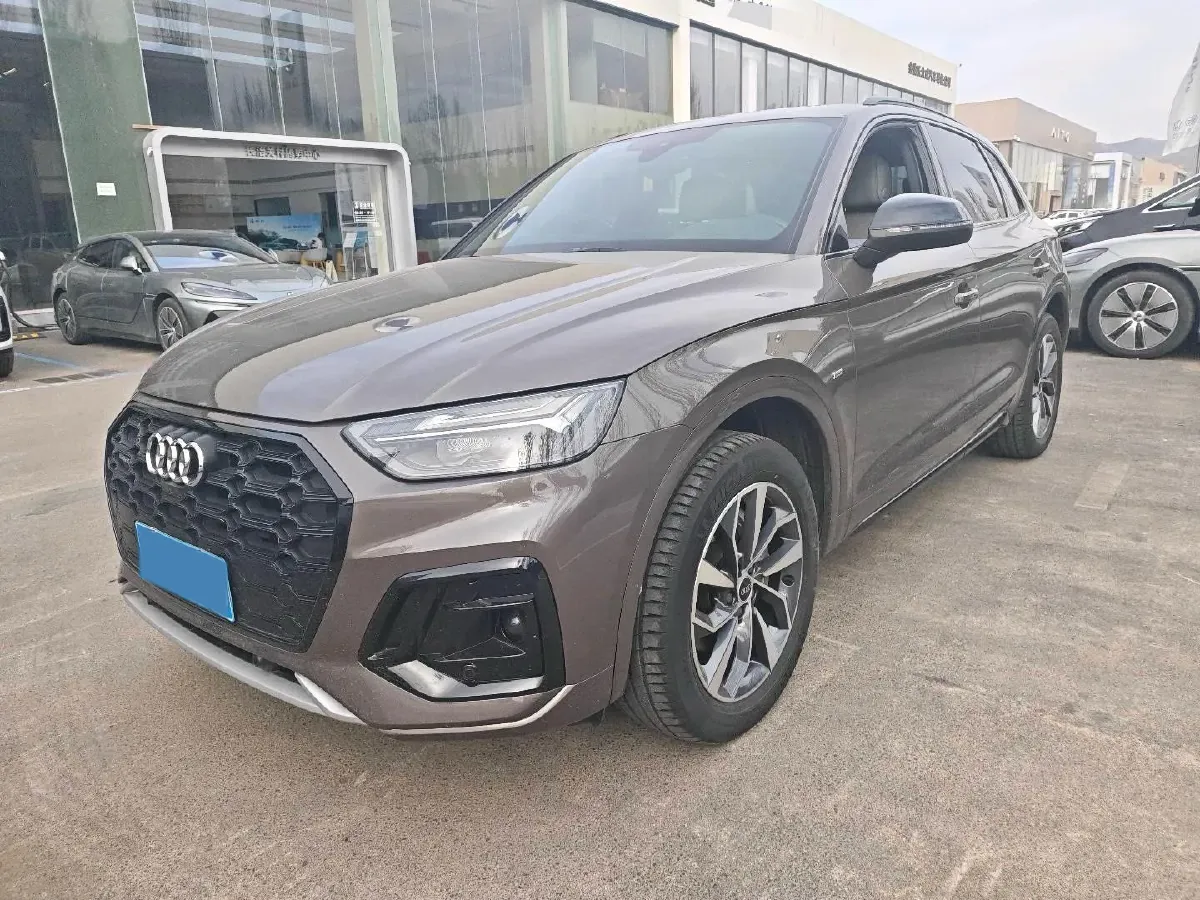 2023 Audi Q5L 2.0T 190HP L4 7DCT,autocango,china used car exporter,china ev exporter,chinese used car exporter,chinese used ev exporter