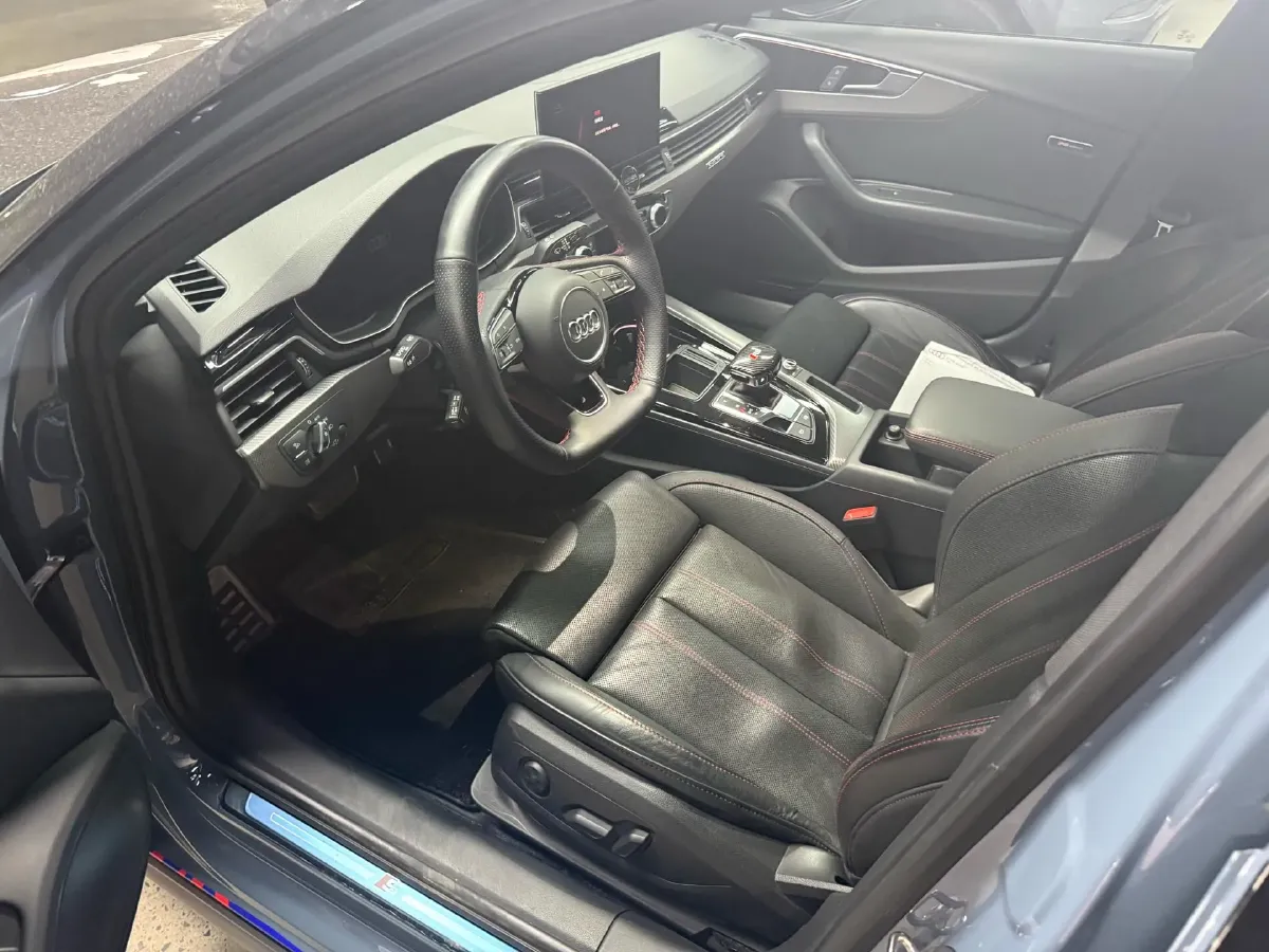 2022 Audi A4L 2.0T 190HP L4 7DCT,autocango,china used car exporter,china ev exporter,chinese used car exporter,chinese used ev exporter