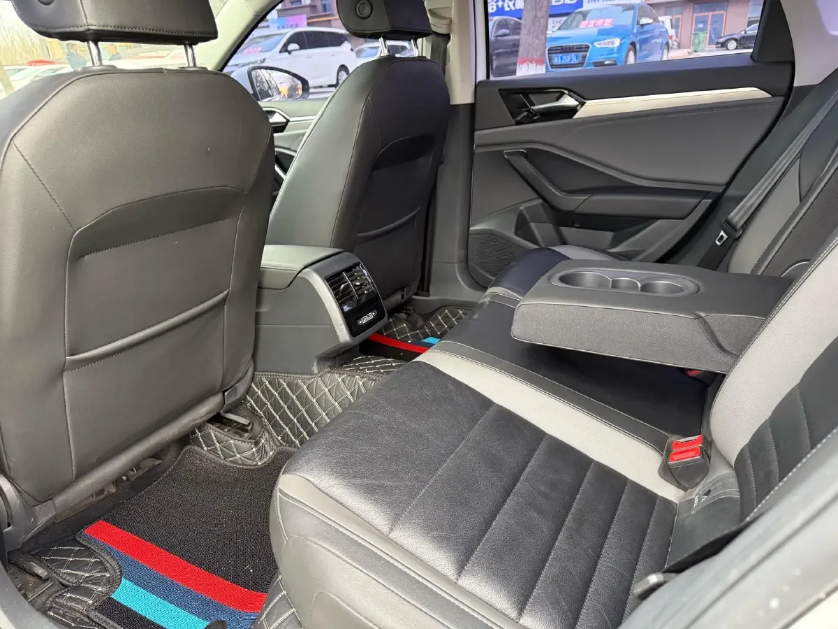 2019 Jeep Renegade 1.3T 173HP L4 7DCT,autocango,china used car exporter,china ev exporter,chinese used car exporter,chinese used ev exporter