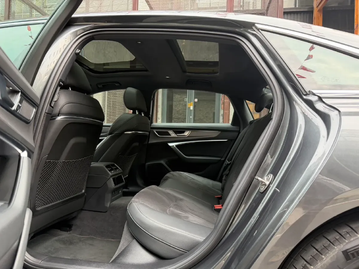 2024 Audi A6L 2.0T 245HP L4 7DCT,autocango,china used car exporter,china ev exporter,chinese used car exporter,chinese used ev exporter