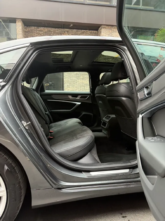 2024 Audi A6L 2.0T 245HP L4 7DCT,autocango,china used car exporter,china ev exporter,chinese used car exporter,chinese used ev exporter