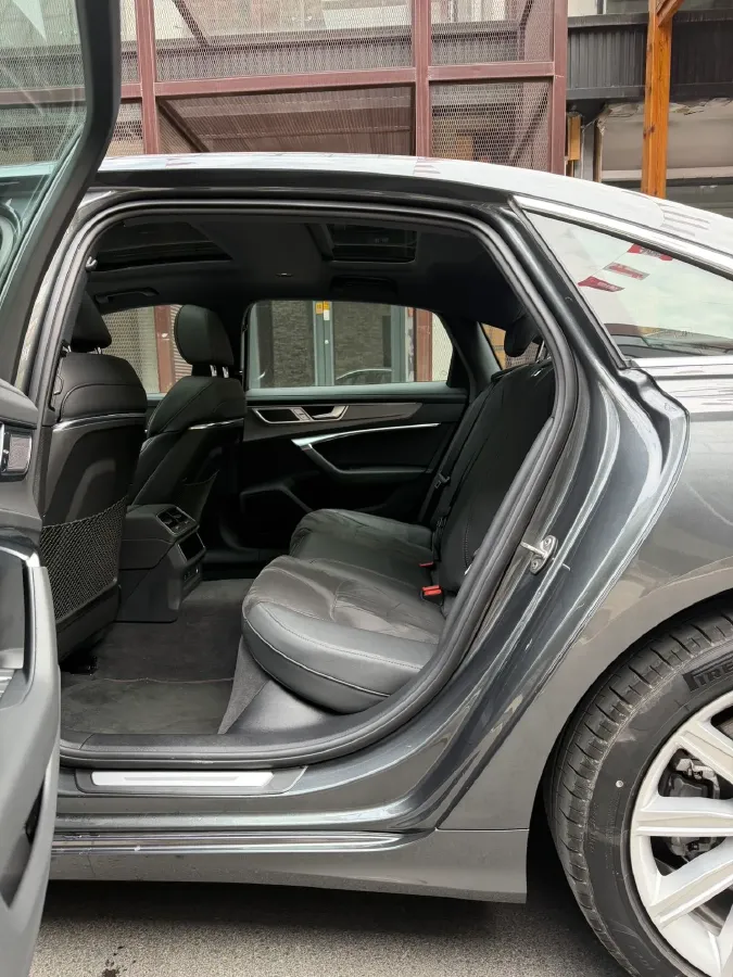 2024 Audi A6L 2.0T 245HP L4 7DCT,autocango,china used car exporter,china ev exporter,chinese used car exporter,chinese used ev exporter