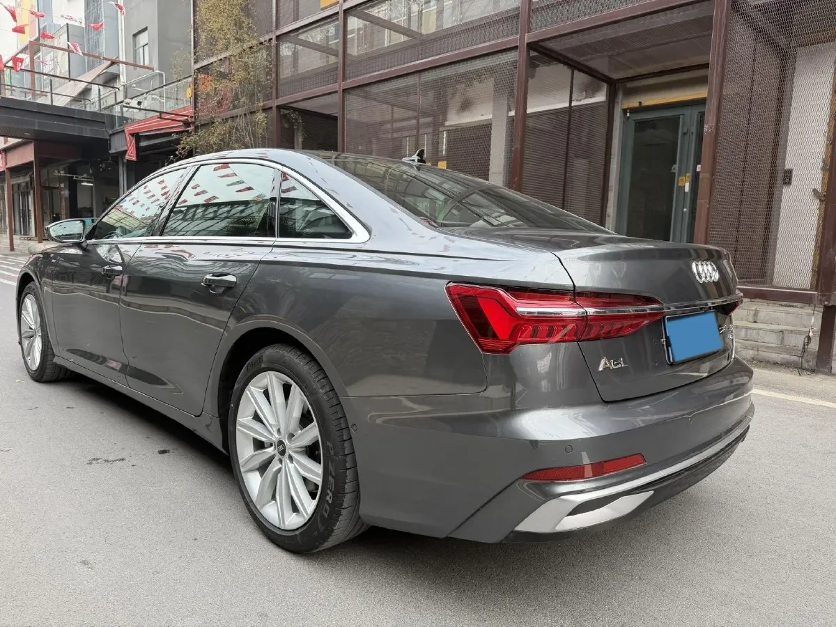 2024 Audi A6L 2.0T 245HP L4 7DCT,autocango,china used car exporter,china ev exporter,chinese used car exporter,chinese used ev exporter