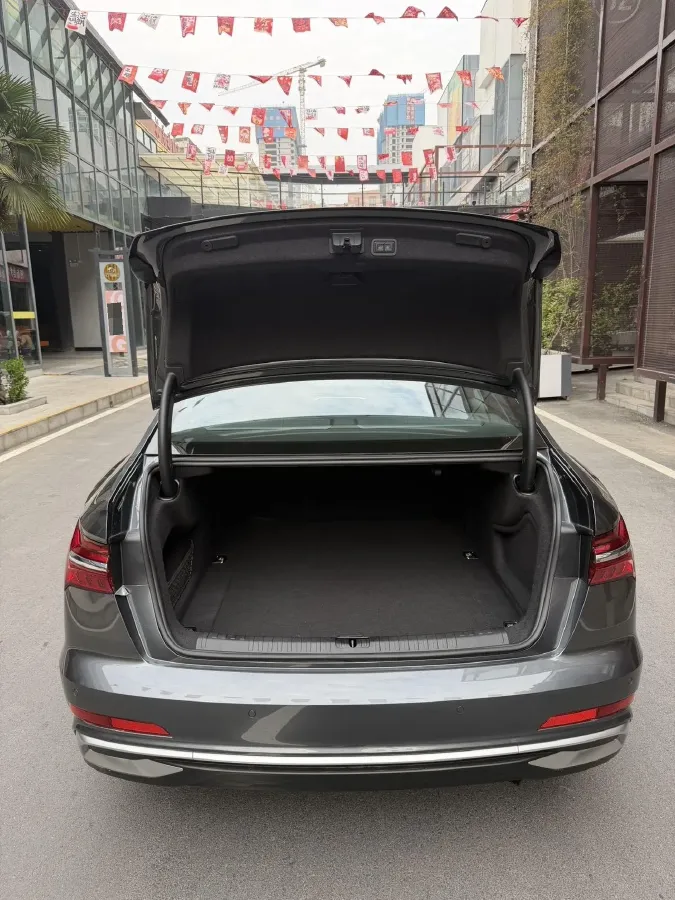 2024 Audi A6L 2.0T 245HP L4 7DCT,autocango,china used car exporter,china ev exporter,chinese used car exporter,chinese used ev exporter