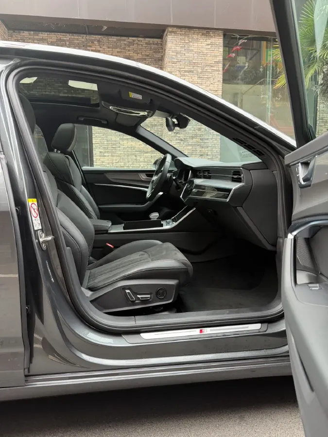 2024 Audi A6L 2.0T 245HP L4 7DCT,autocango,china used car exporter,china ev exporter,chinese used car exporter,chinese used ev exporter