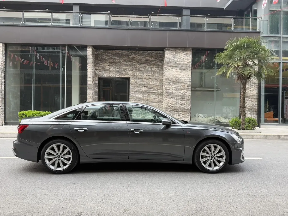 2024 Audi A6L 2.0T 245HP L4 7DCT,autocango,china used car exporter,china ev exporter,chinese used car exporter,chinese used ev exporter