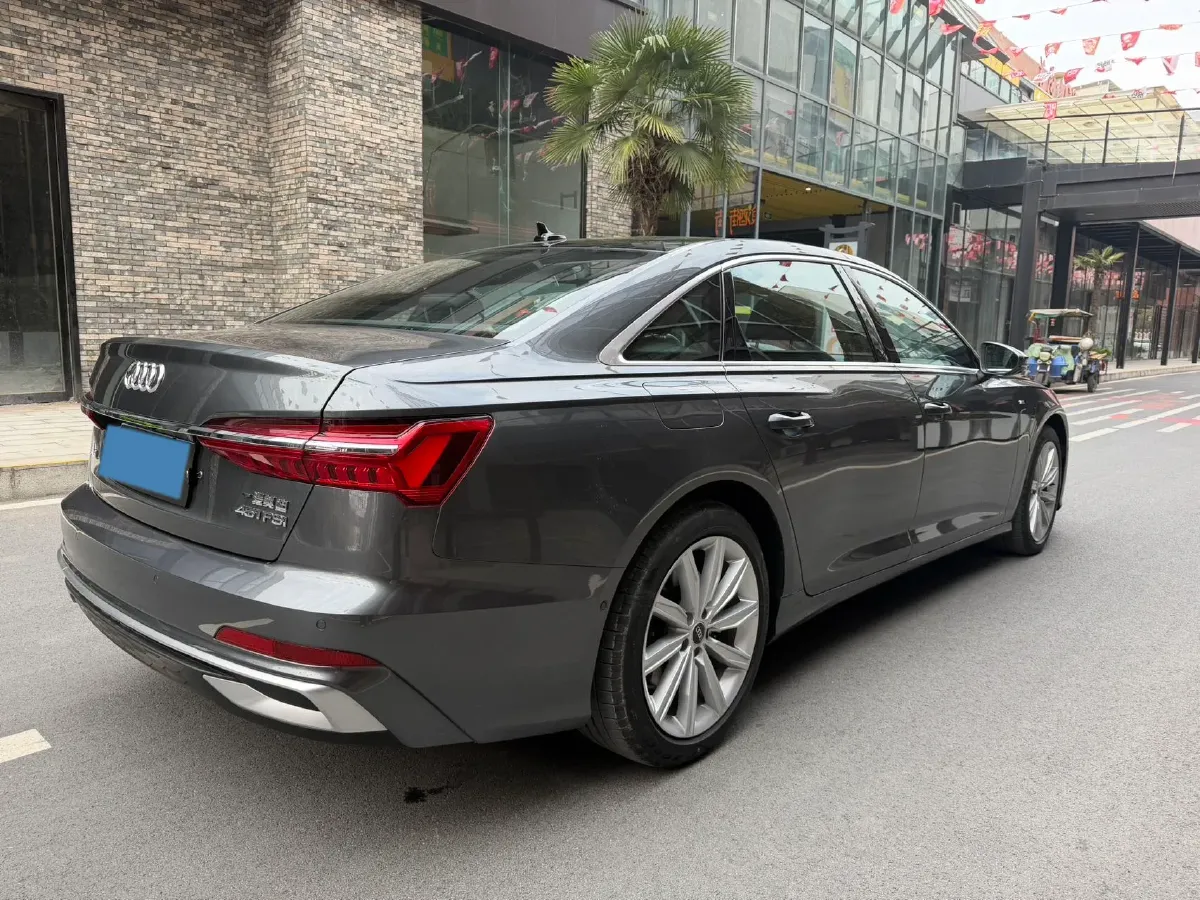 2024 Audi A6L 2.0T 245HP L4 7DCT,autocango,china used car exporter,china ev exporter,chinese used car exporter,chinese used ev exporter