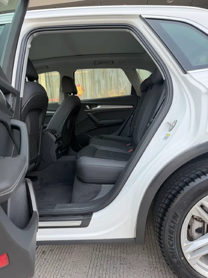 2022 Audi Q5L 2.0T 190HP L4 7DCT,autocango,china used car exporter,china ev exporter,chinese used car exporter,chinese used ev exporter