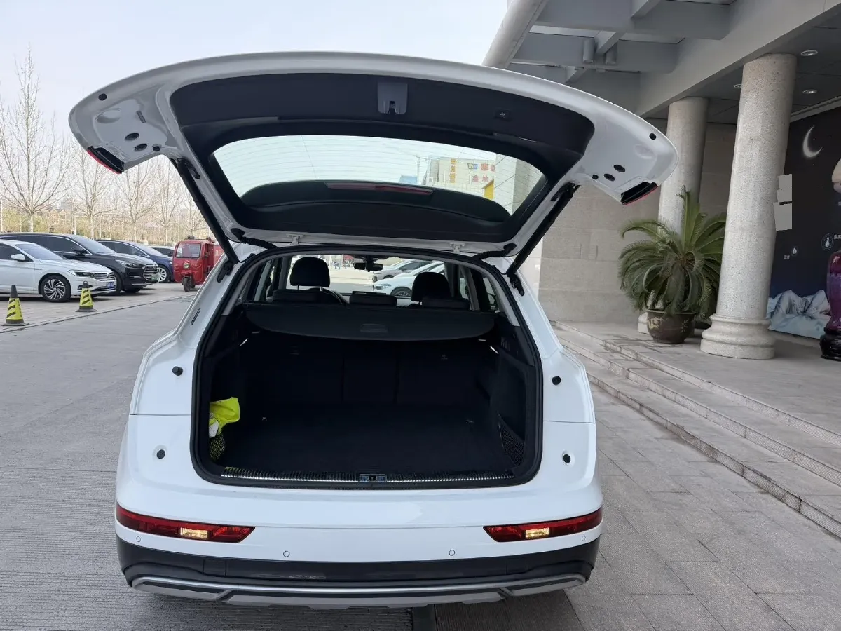 2022 Audi Q5L 2.0T 190HP L4 7DCT,autocango,china used car exporter,china ev exporter,chinese used car exporter,chinese used ev exporter