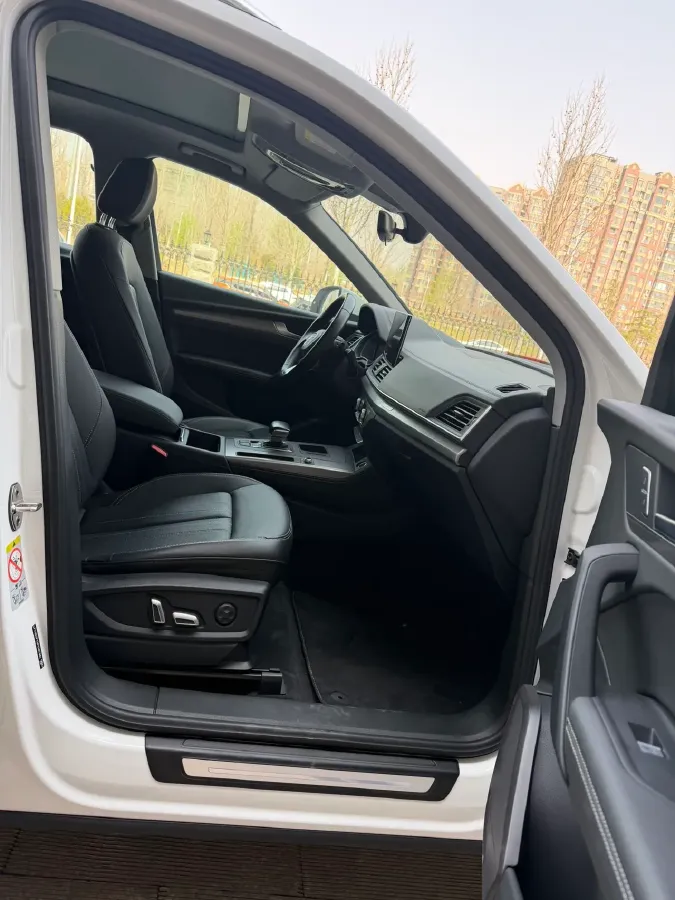 2022 Audi Q5L 2.0T 190HP L4 7DCT,autocango,china used car exporter,china ev exporter,chinese used car exporter,chinese used ev exporter