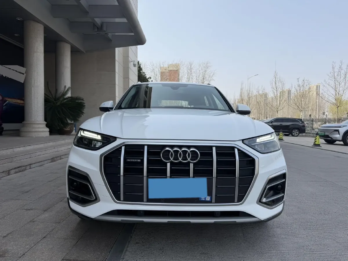 2022 Audi Q5L 2.0T 190HP L4 7DCT,autocango,china used car exporter,china ev exporter,chinese used car exporter,chinese used ev exporter