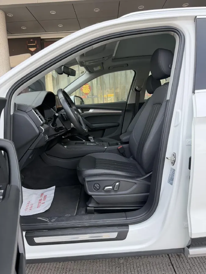 2022 Audi Q5L 2.0T 190HP L4 7DCT,autocango,china used car exporter,china ev exporter,chinese used car exporter,chinese used ev exporter