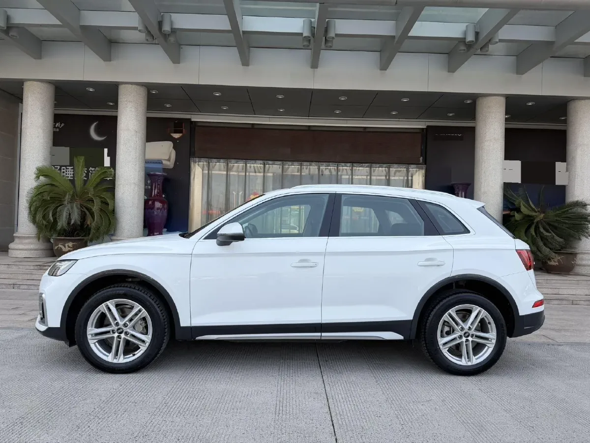 2022 Audi Q5L 2.0T 190HP L4 7DCT,autocango,china used car exporter,china ev exporter,chinese used car exporter,chinese used ev exporter