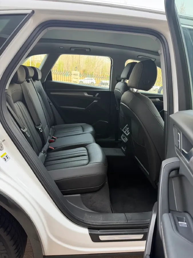 2022 Audi Q5L 2.0T 190HP L4 7DCT,autocango,china used car exporter,china ev exporter,chinese used car exporter,chinese used ev exporter