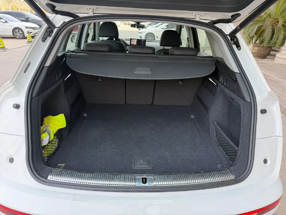 2022 Audi Q5L 2.0T 190HP L4 7DCT,autocango,china used car exporter,china ev exporter,chinese used car exporter,chinese used ev exporter