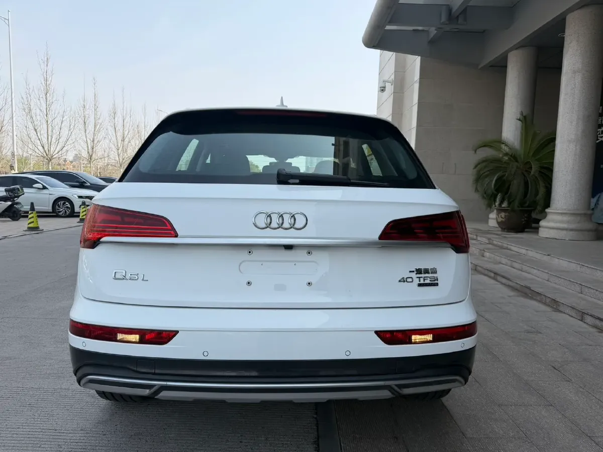 2022 Audi Q5L 2.0T 190HP L4 7DCT,autocango,china used car exporter,china ev exporter,chinese used car exporter,chinese used ev exporter