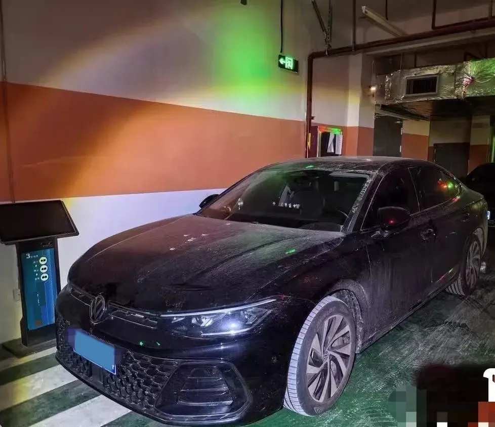 2025 Volkswagen Passat 2.0T 220HP L4 7DCT,autocango,china used car exporter,china ev exporter,chinese used car exporter,chinese used ev exporter