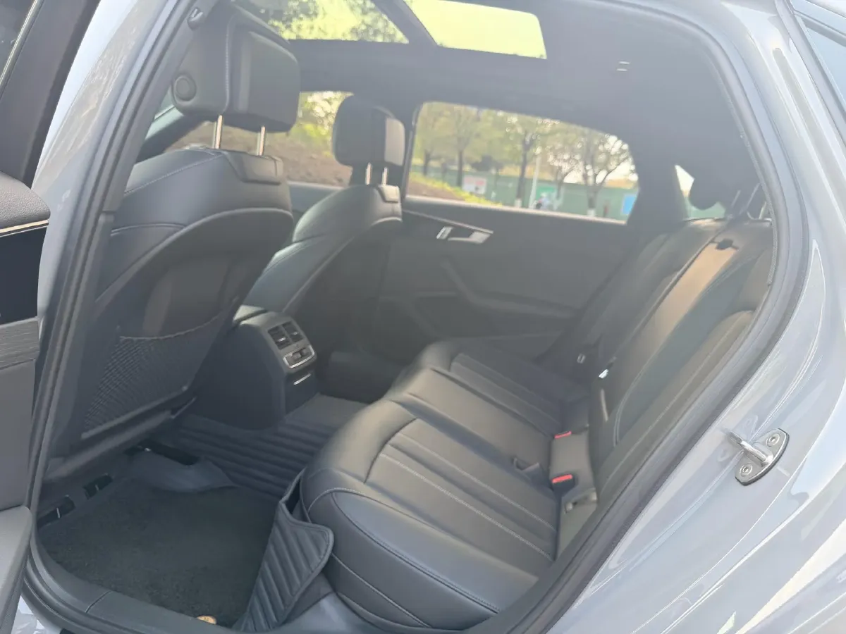 2024 Audi A4L 2.0T 190HP L4 7DCT,autocango,china used car exporter,china ev exporter,chinese used car exporter,chinese used ev exporter