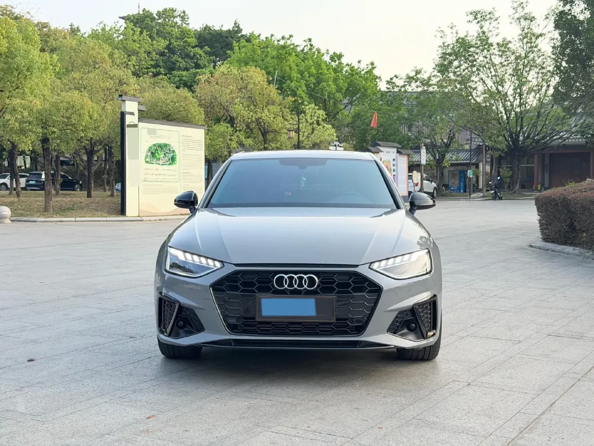2024 Audi A4L 2.0T 190HP L4 7DCT,autocango,china used car exporter,china ev exporter,chinese used car exporter,chinese used ev exporter