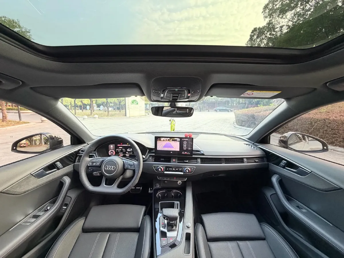 2024 Audi A4L 2.0T 190HP L4 7DCT,autocango,china used car exporter,china ev exporter,chinese used car exporter,chinese used ev exporter