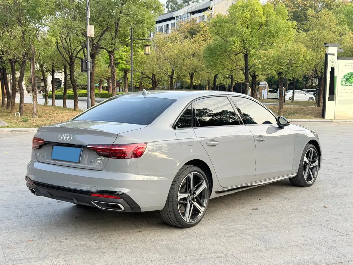 2024 Audi A4L 2.0T 190HP L4 7DCT,autocango,china used car exporter,china ev exporter,chinese used car exporter,chinese used ev exporter