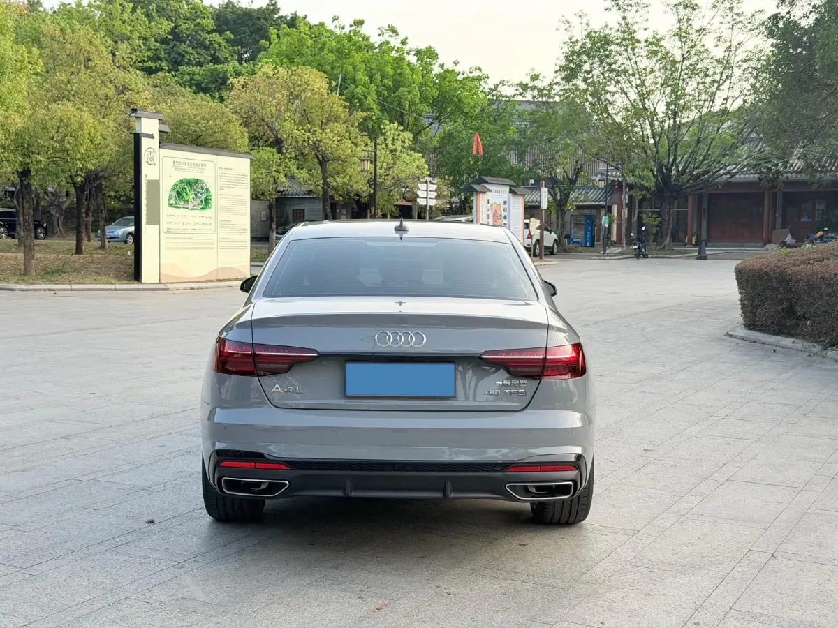 2024 Audi A4L 2.0T 190HP L4 7DCT,autocango,china used car exporter,china ev exporter,chinese used car exporter,chinese used ev exporter