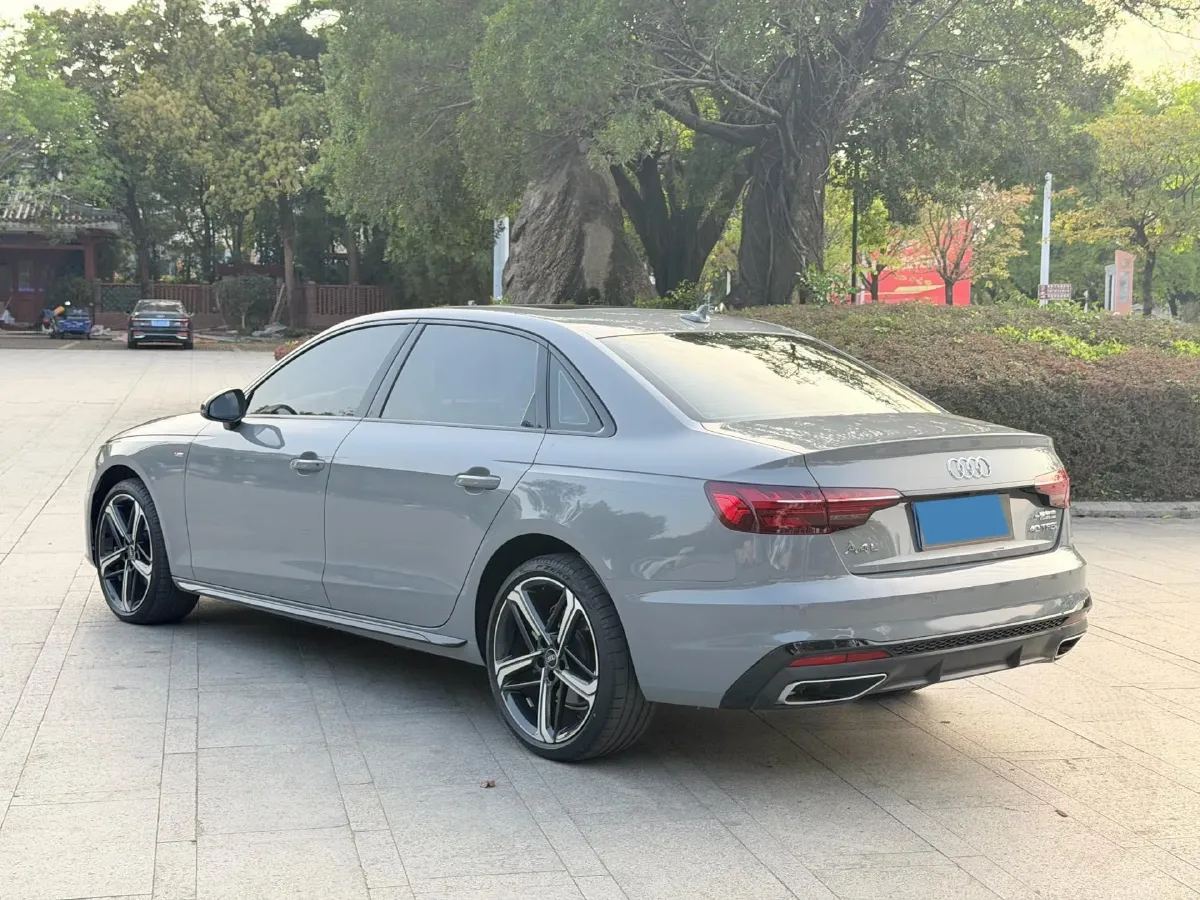 2024 Audi A4L 2.0T 190HP L4 7DCT,autocango,china used car exporter,china ev exporter,chinese used car exporter,chinese used ev exporter