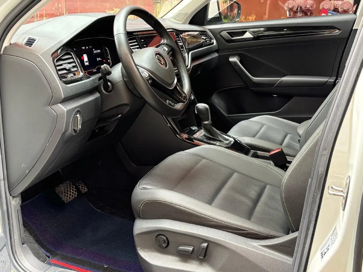 2022 Volkswagen T-Roc 1.4T 150HP L4 7DCT,autocango,china used car exporter,china ev exporter,chinese used car exporter,chinese used ev exporter