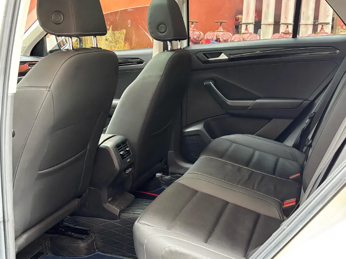 2022 Volkswagen T-Roc 1.4T 150HP L4 7DCT,autocango,china used car exporter,china ev exporter,chinese used car exporter,chinese used ev exporter