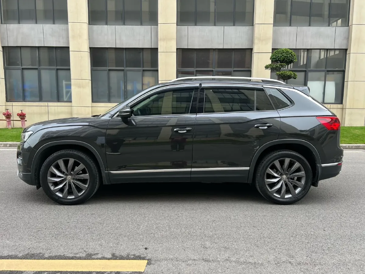 2019 Jeep Cherokee 2.0T 234HP L4 9AT,autocango,china used car exporter,china ev exporter,chinese used car exporter,chinese used ev exporter