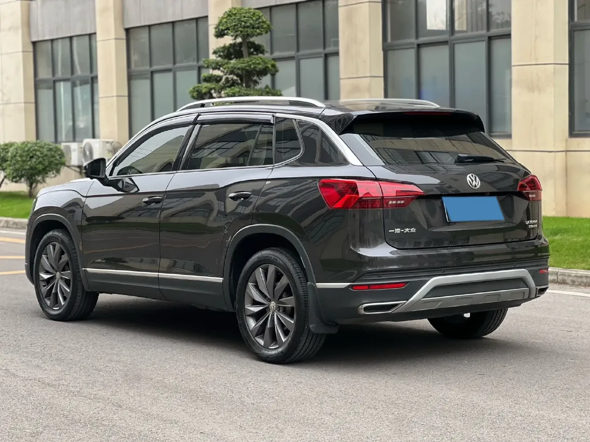 2019 Jeep Cherokee 2.0T 234HP L4 9AT,autocango,china used car exporter,china ev exporter,chinese used car exporter,chinese used ev exporter