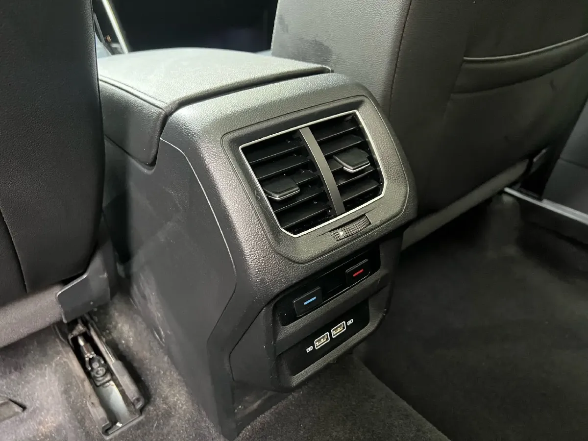 2019 Jeep Cherokee 2.0T 234HP L4 9AT,autocango,china used car exporter,china ev exporter,chinese used car exporter,chinese used ev exporter