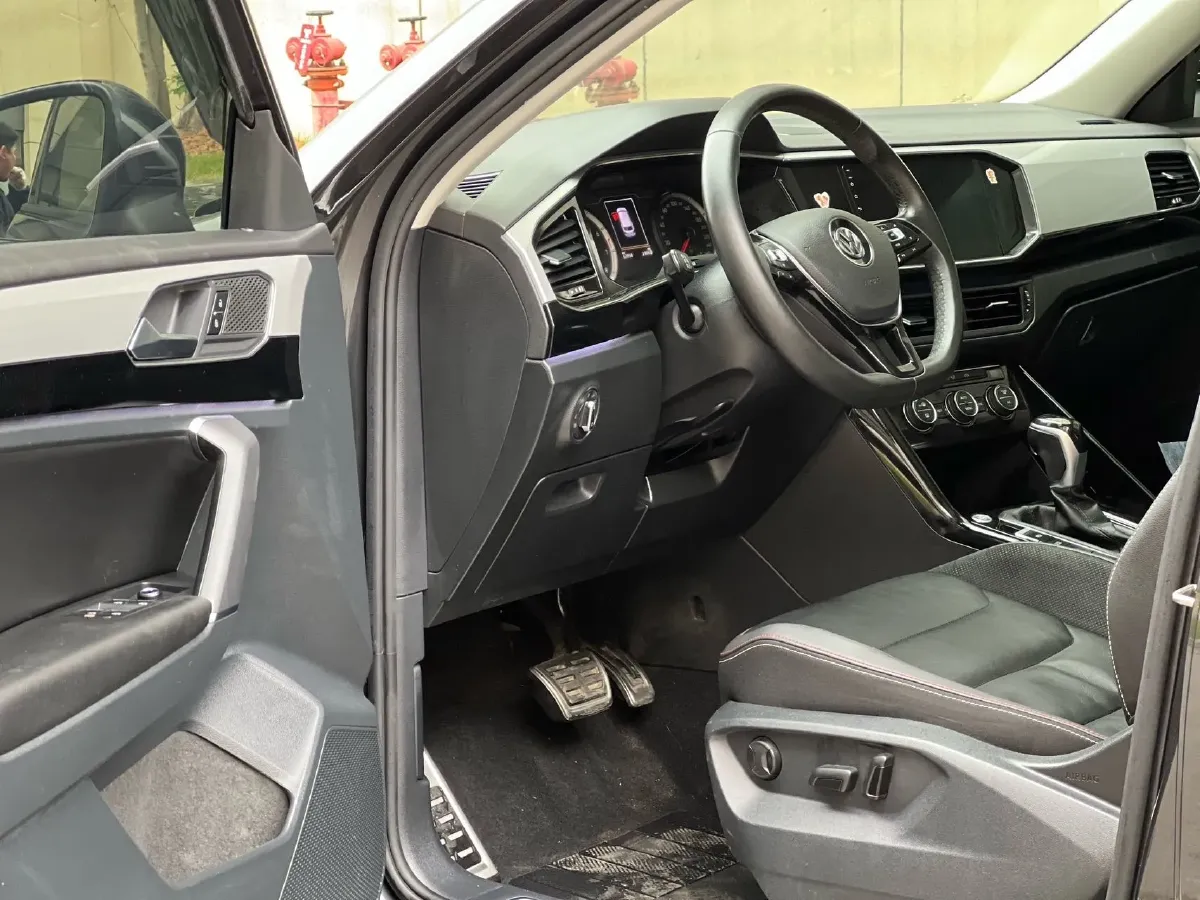 2019 Jeep Cherokee 2.0T 234HP L4 9AT,autocango,china used car exporter,china ev exporter,chinese used car exporter,chinese used ev exporter