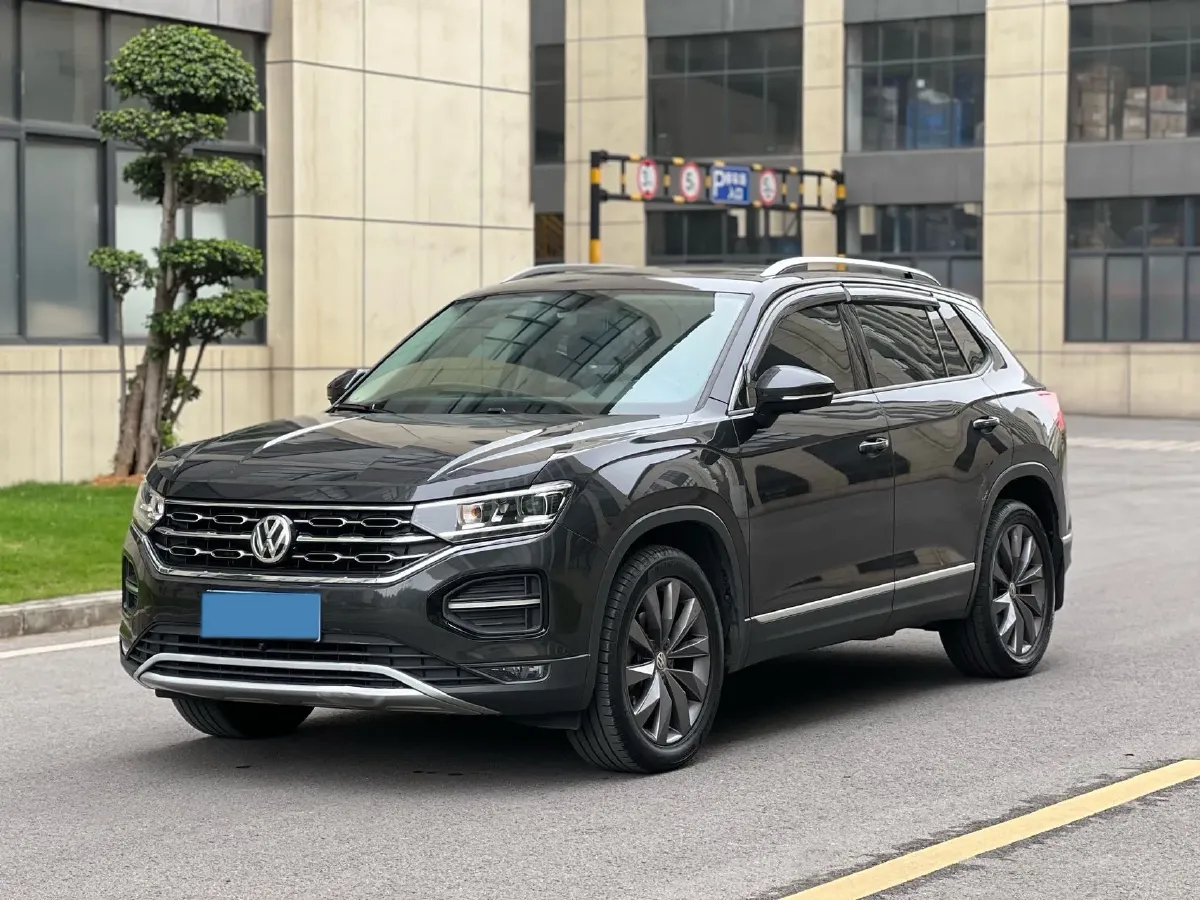 2019 Jeep Cherokee 2.0T 234HP L4 9AT,autocango,china used car exporter,china ev exporter,chinese used car exporter,chinese used ev exporter
