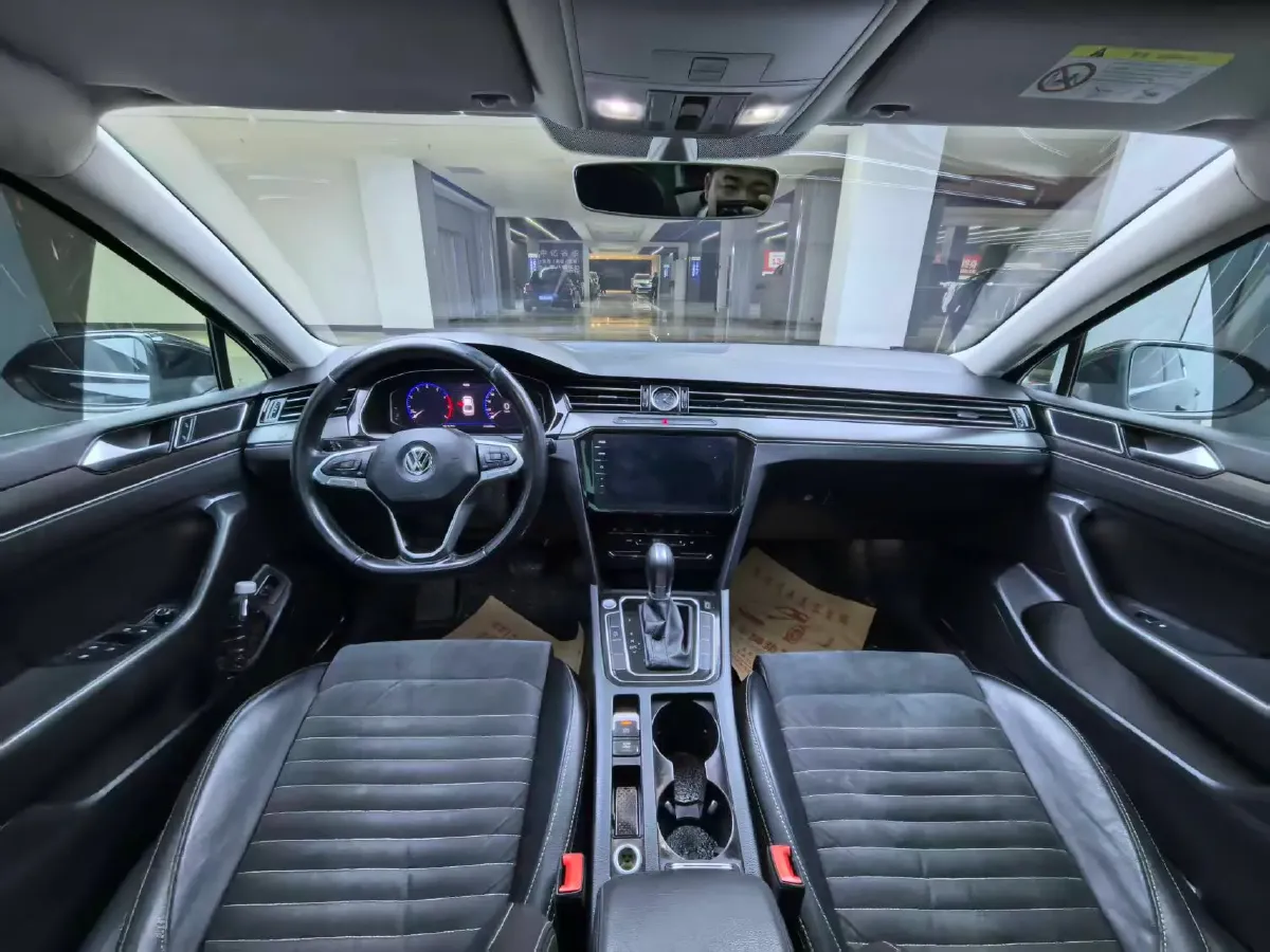 2020 Volkswagen Magotan 2.0T 186HP L4 7DCT,autocango,china used car exporter,china ev exporter,chinese used car exporter,chinese used ev exporter