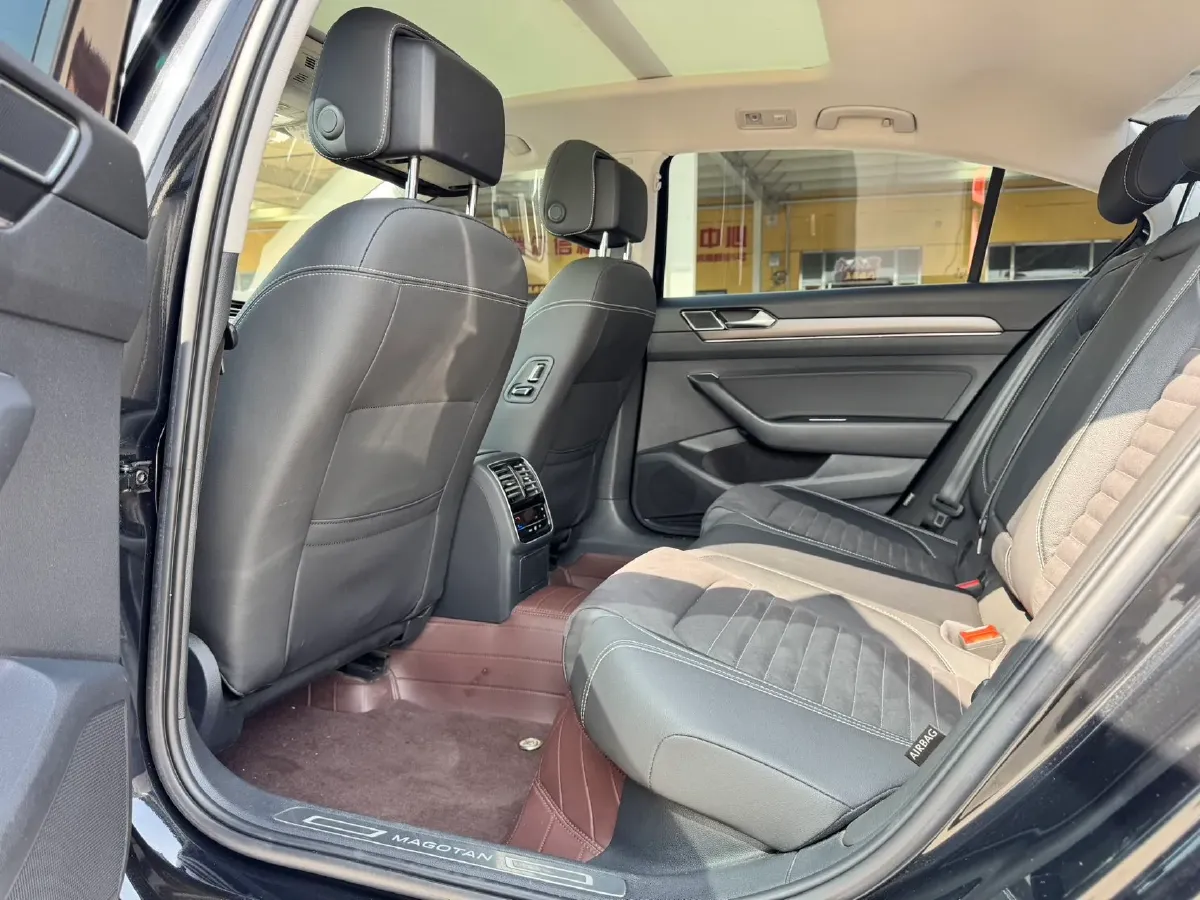 2020 Volkswagen Magotan 2.0T 220HP L4 7DCT,autocango,china used car exporter,china ev exporter,chinese used car exporter,chinese used ev exporter