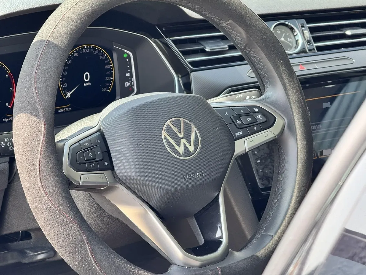 2020 Volkswagen Magotan 2.0T 220HP L4 7DCT,autocango,china used car exporter,china ev exporter,chinese used car exporter,chinese used ev exporter