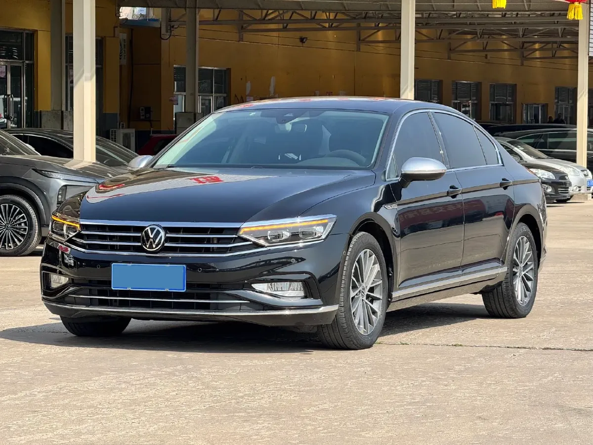 2020 Volkswagen Magotan 2.0T 220HP L4 7DCT,autocango,china used car exporter,china ev exporter,chinese used car exporter,chinese used ev exporter