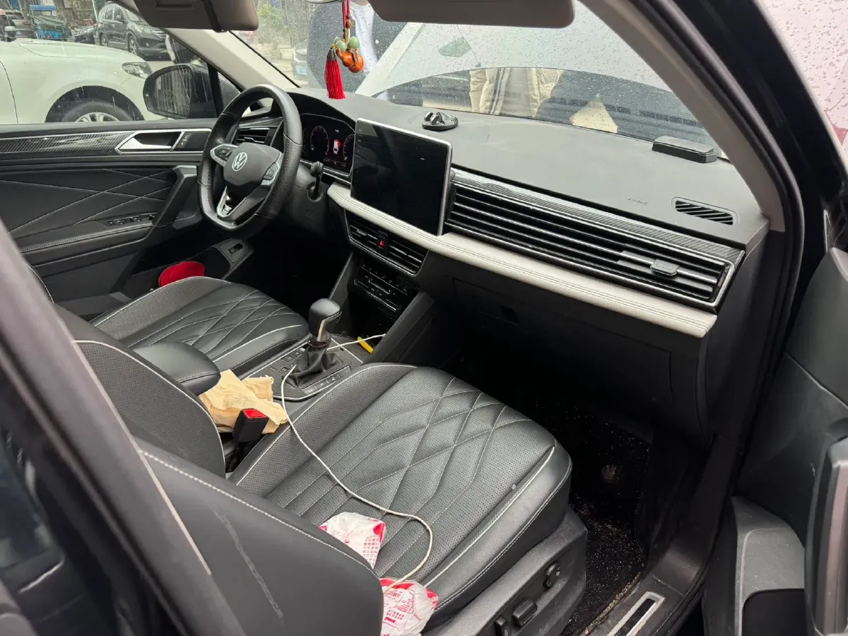 2024 Volkswagen Tiguan L 2.0T 186HP L4 7DCT,autocango,china used car exporter,china ev exporter,chinese used car exporter,chinese used ev exporter