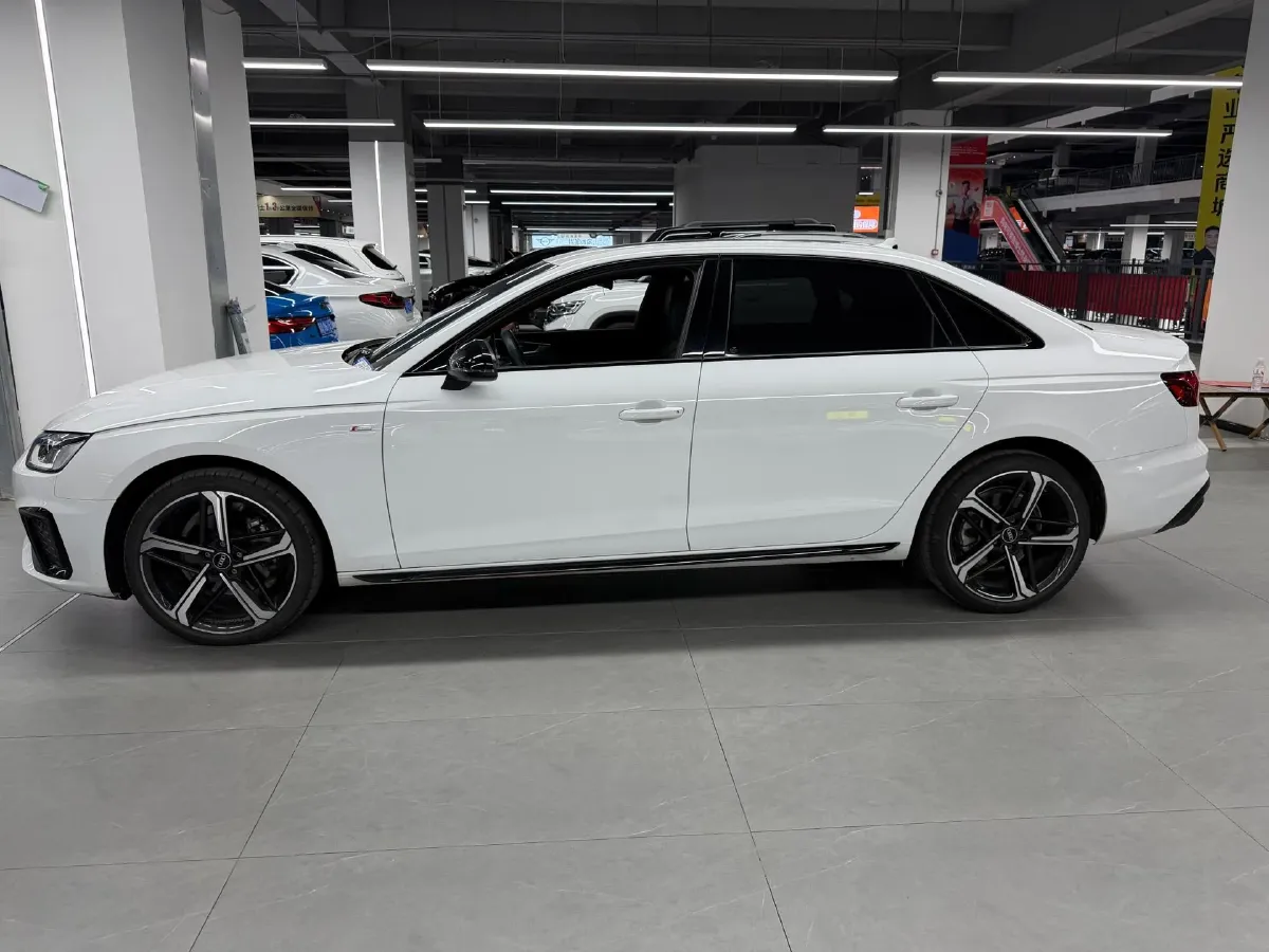 2024 Audi A4L 2.0T 190HP L4 7DCT,autocango,china used car exporter,china ev exporter,chinese used car exporter,chinese used ev exporter