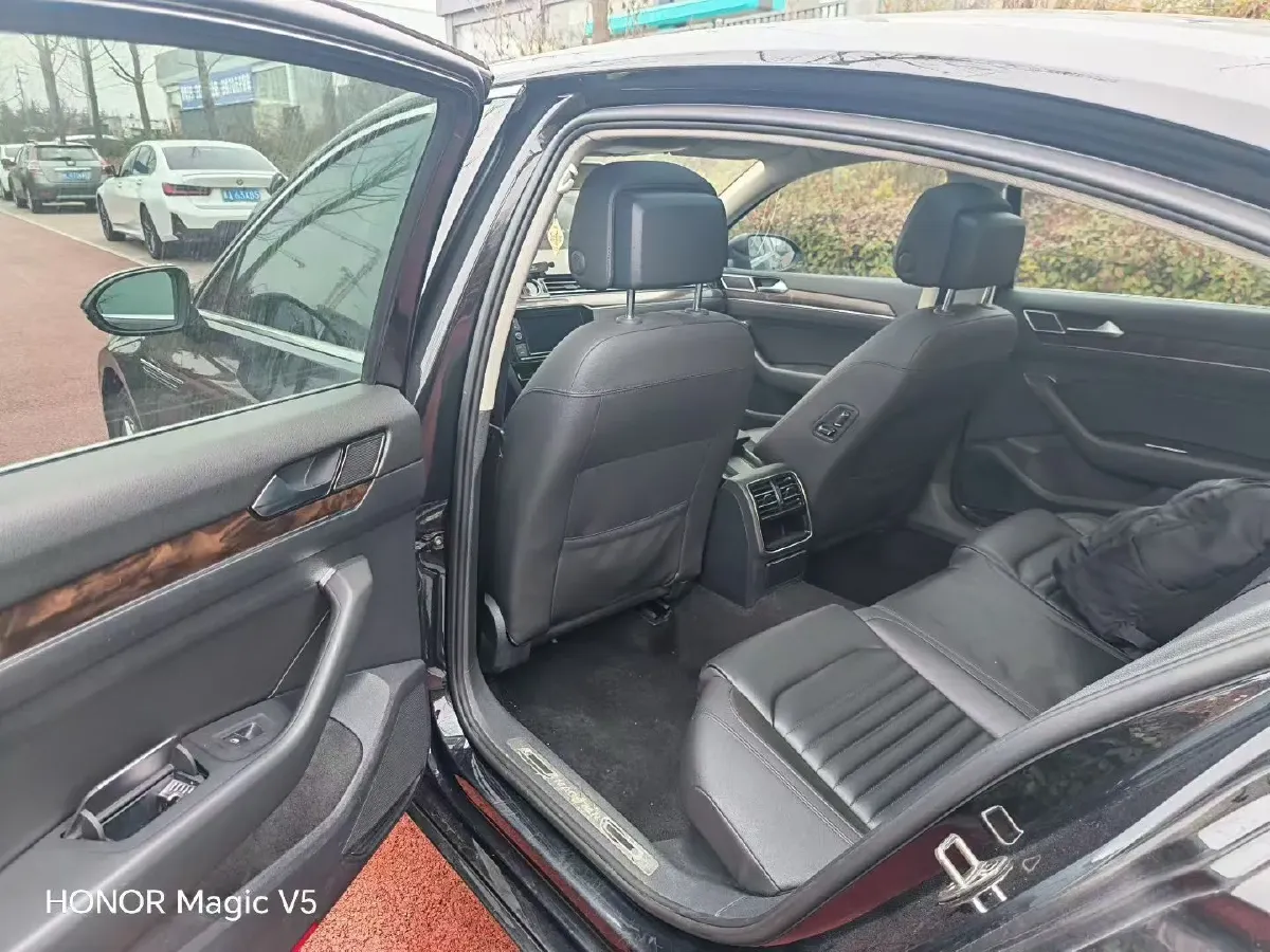 2020 Volkswagen Magotan 2.0T 186HP L4 7DCT,autocango,china used car exporter,china ev exporter,chinese used car exporter,chinese used ev exporter