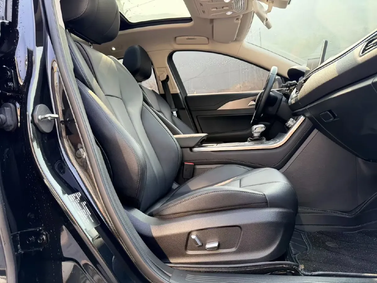 2020 HongQi H5 1.5T 169HP L4 7DCT,autocango,china used car exporter,china ev exporter,chinese used car exporter,chinese used ev exporter