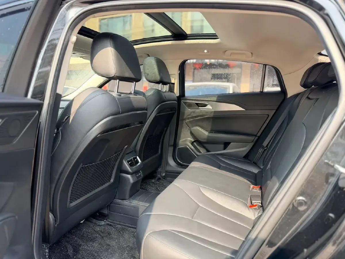 2020 HongQi H5 1.5T 169HP L4 7DCT,autocango,china used car exporter,china ev exporter,chinese used car exporter,chinese used ev exporter