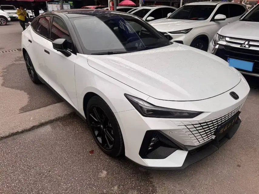 2023 ChangAn UNI-V 1.5T 188HP L4 7DCT,autocango,china used car exporter,china ev exporter,chinese used car exporter,chinese used ev exporter