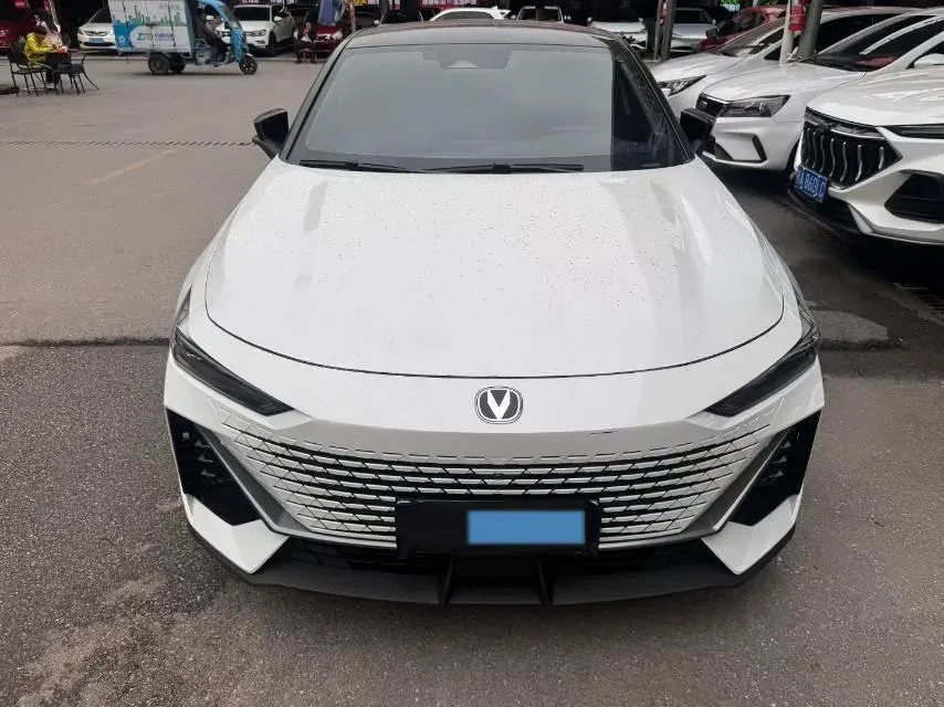 2023 ChangAn UNI-V 1.5T 188HP L4 7DCT,autocango,china used car exporter,china ev exporter,chinese used car exporter,chinese used ev exporter