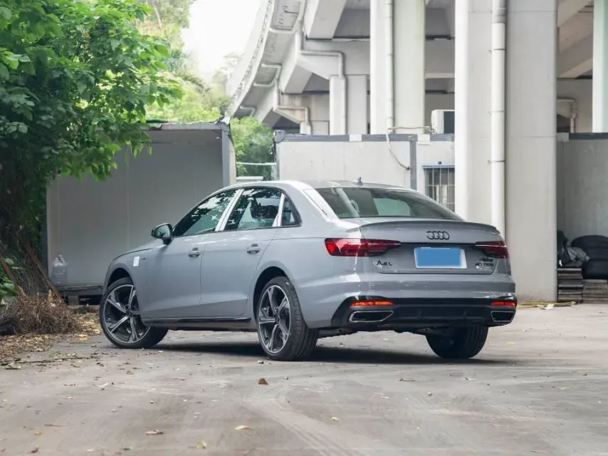 2025 Audi A4L 2.0T 190HP L4 7DCT,autocango,china used car exporter,china ev exporter,chinese used car exporter,chinese used ev exporter