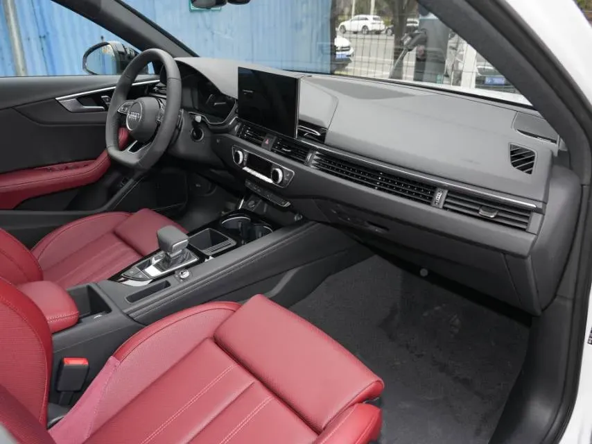 2025 Audi A4L 2.0T 190HP L4 7DCT,autocango,china used car exporter,china ev exporter,chinese used car exporter,chinese used ev exporter