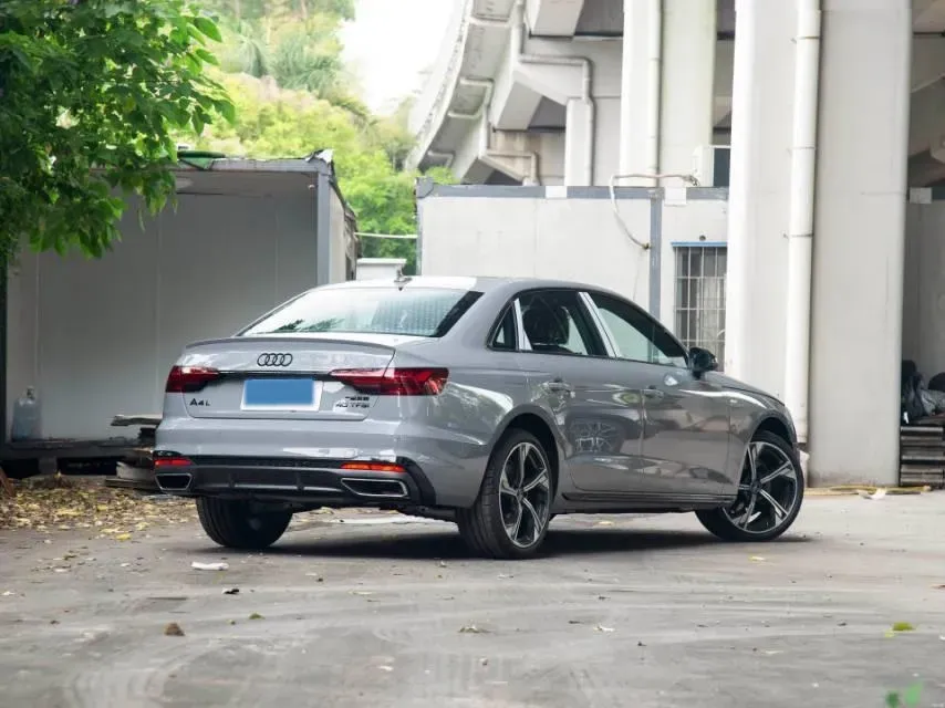 2025 Audi A4L 2.0T 190HP L4 7DCT,autocango,china used car exporter,china ev exporter,chinese used car exporter,chinese used ev exporter