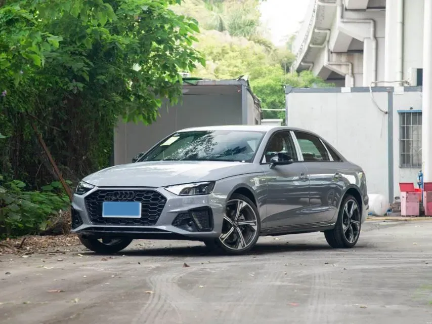 2025 Audi A4L 2.0T 190HP L4 7DCT,autocango,china used car exporter,china ev exporter,chinese used car exporter,chinese used ev exporter